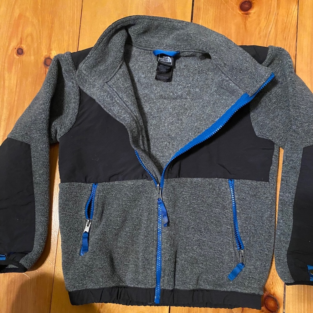 Boys North Face fleece jacket size S